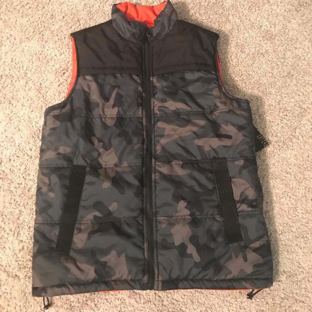 🚨🦃🦌🍁BRAND NEW men’s REVERSIBLE vest.